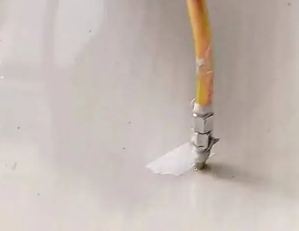 松山瓷砖空鼓维修公司专业解答在瓷砖铺贴过程中，如果使用的砂料过粗（如全部使用了粗砂），可能会导致以下问题